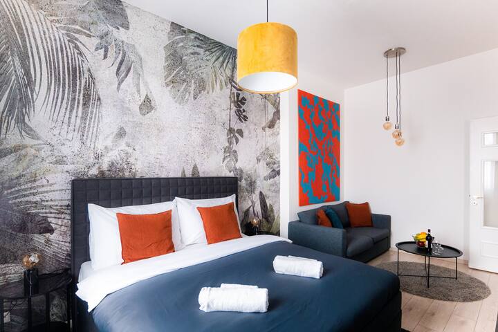 4BR+2.5Bath Modern apartment gallery image 3