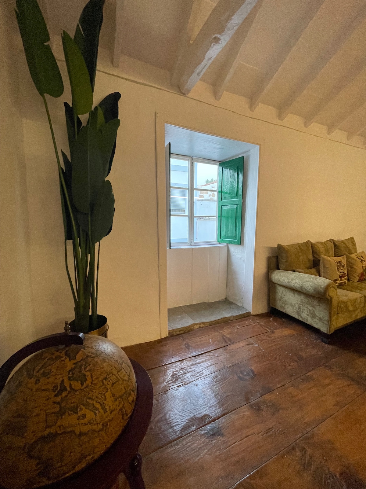 Top performing Airbnb: 'Casona Bello Feo' Big XVIII Century House in San Miguel De Abona