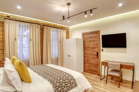 Wanderlot- Contemporary classic room - Downtown