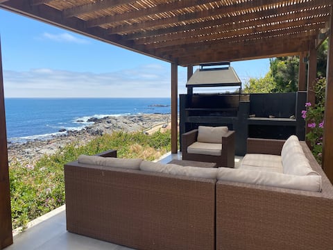 Beautiful house with a gazebo and a terrace facing the sea