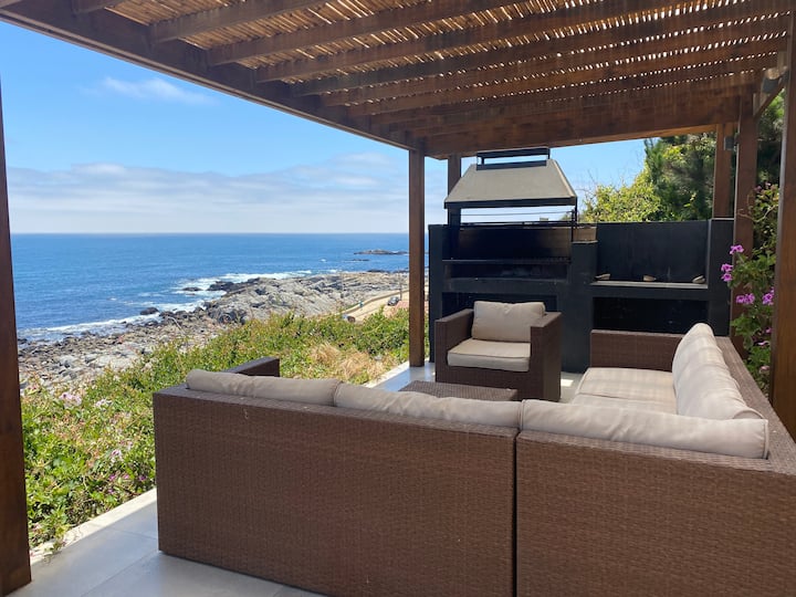 Beautiful house with a gazebo and a terrace facing the sea