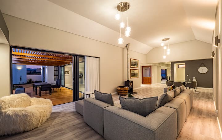 Lagoon, Nature, Vines, Hot Tub, Pool, King Beds - Kleinmond