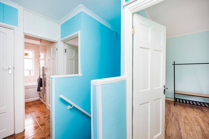 3 Bedroom Flat in the heart of Shoreditch gallery image 3