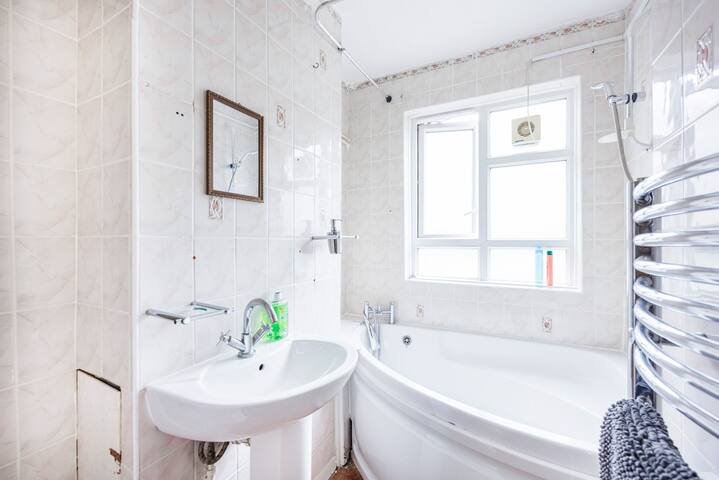 3 Bedroom Flat in the heart of Shoreditch gallery image 2