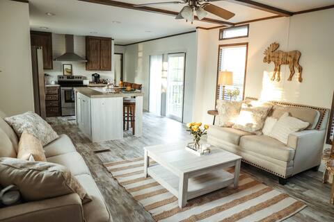 Beautiful 3BR | Pet Friendly | Near Round Top