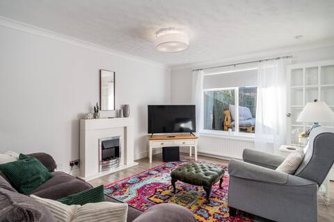 Stylish Cosy 3Bed Family Friendly Home in Hatfield