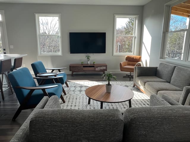 *4 miles to Downtown Asheville *2 Kings* Hot Tub* gallery image 3