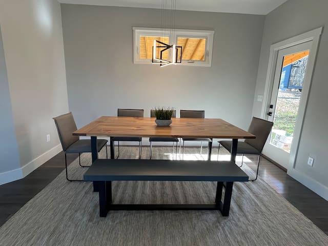 *4 miles to Downtown Asheville *2 Kings* Hot Tub* gallery image 4