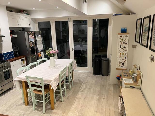 Battersea Family Home gallery image 3