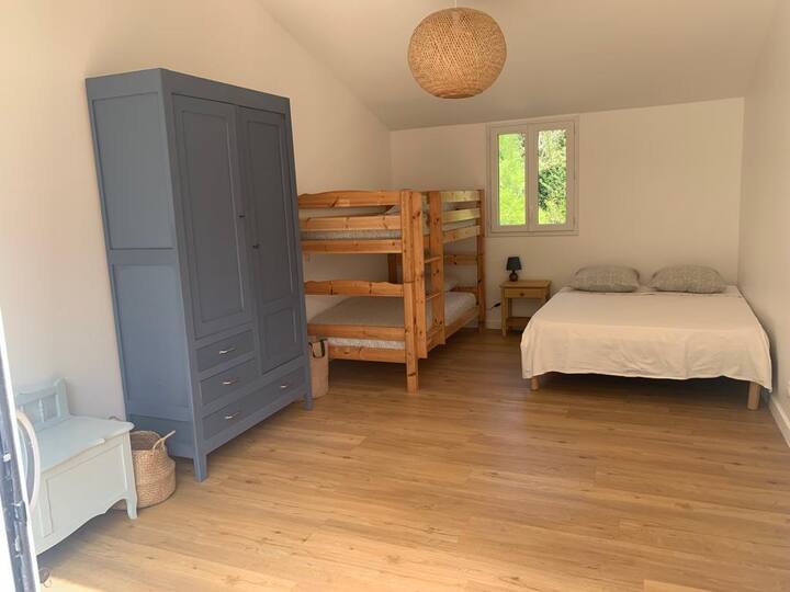 Chambre 3
 Lit double 140
 Lit superposé