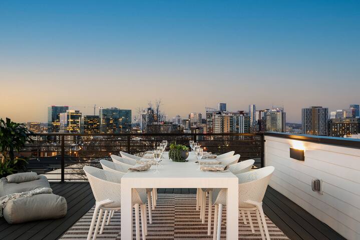 Archer House | Hot Tub Rooftop | Downtown Luxury! gallery image 3