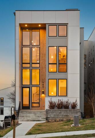 Archer House | Hot Tub Rooftop | Downtown Luxury! gallery image 5