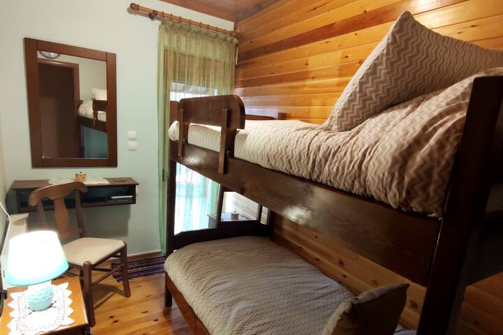 ห้องนอน 2 (เตียงสองชั้น) (1/2)