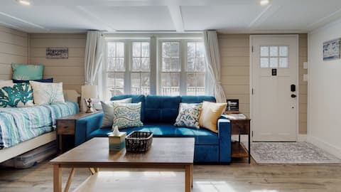 Popular Airbnb listing: Sunny Cottage in Biddeford