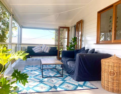 Successful Airbnb property: Stunning couples beach house! Walk everywhere in Yamba
