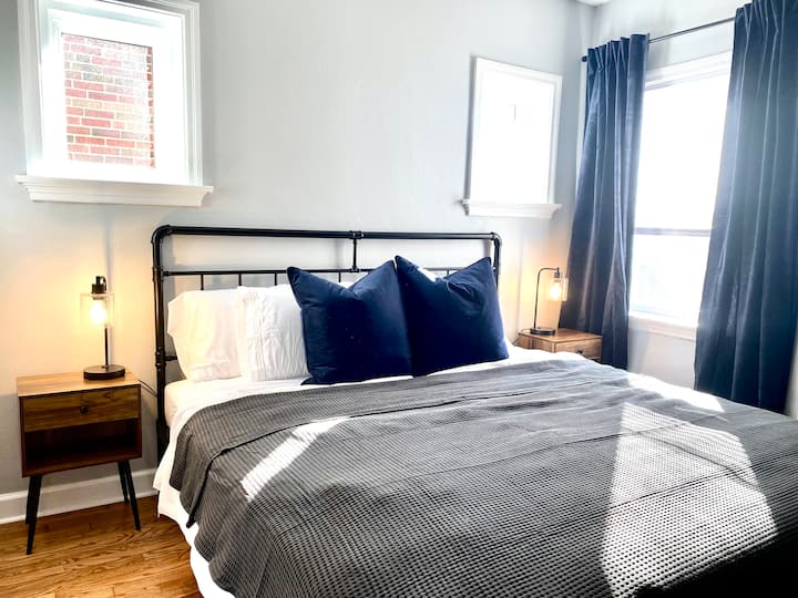 *Long Term Stays* Modern Getaway in Tower Grove Townhouses for Rent