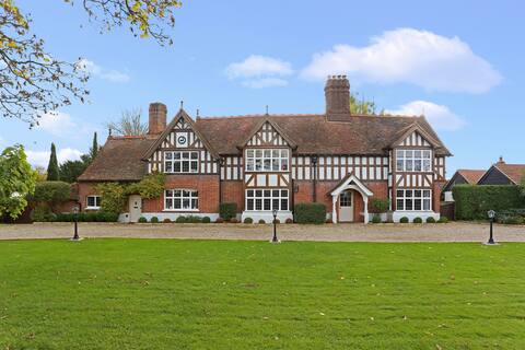 Luxury Grade 2 Listed Tudor Manor House in Essex