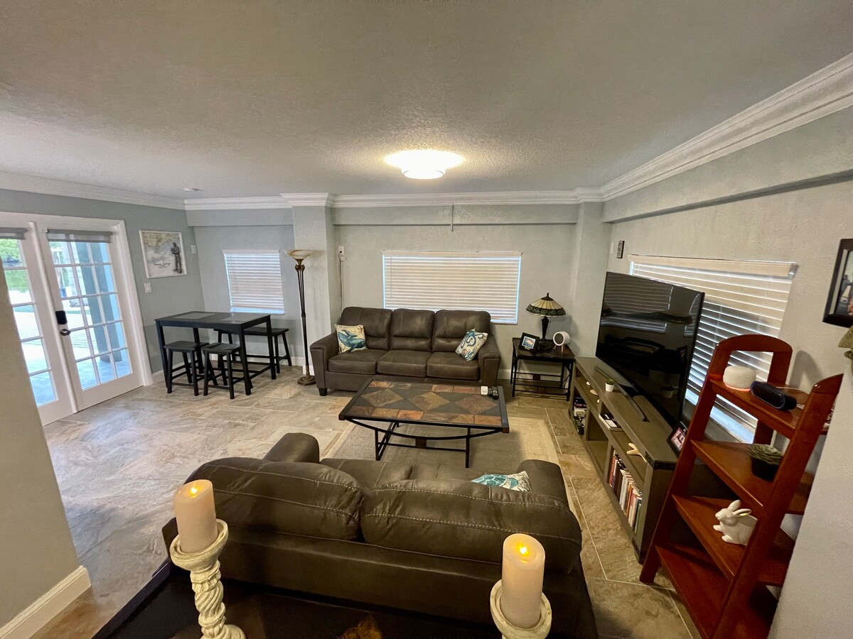 Top Airbnb: Waterfront studio great for Pasco scallop season! in Tarpon Springs