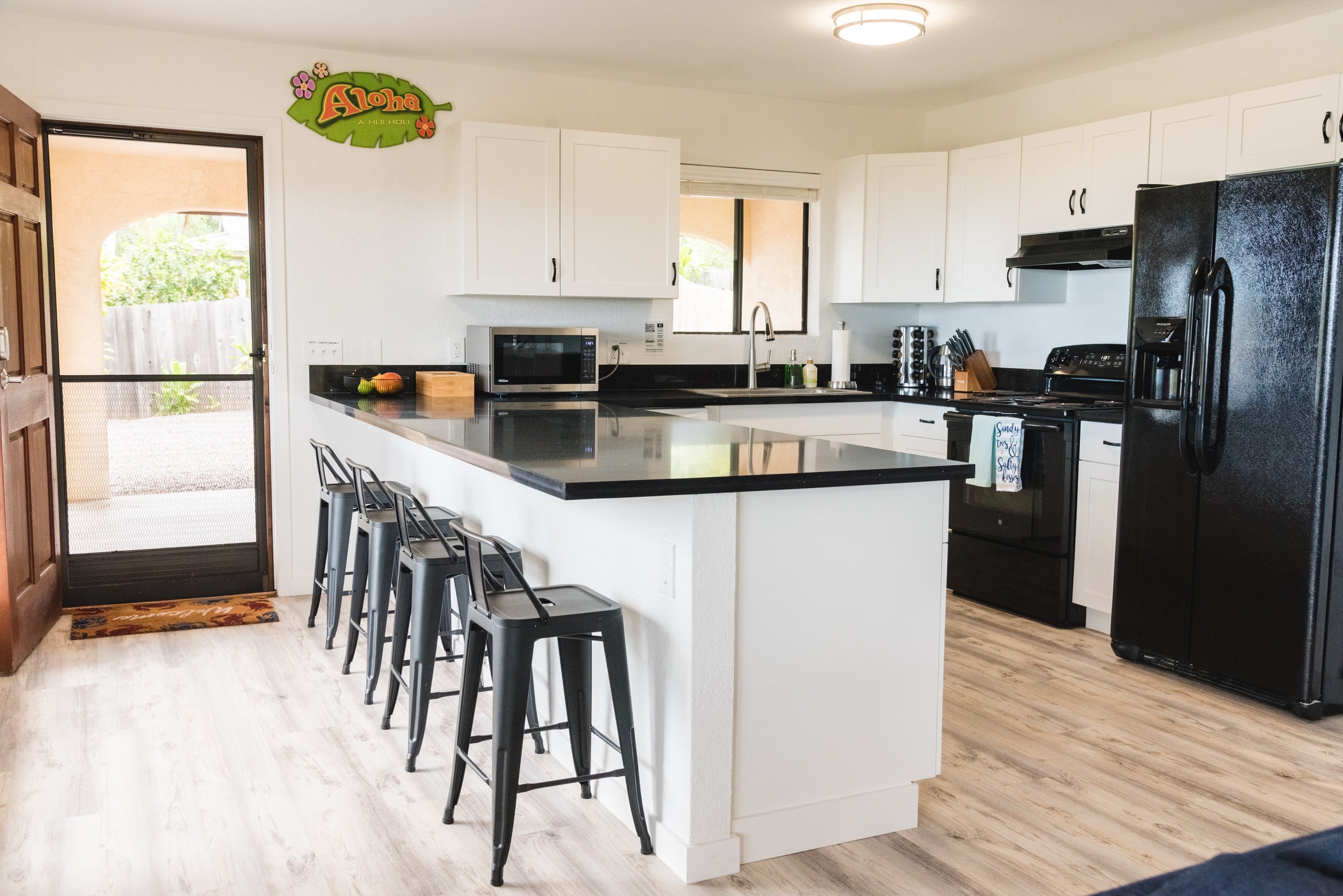 Home in Kailua-Kona · ★5.0 · 2 bedrooms · 2 beds · 1 bath - Image 8