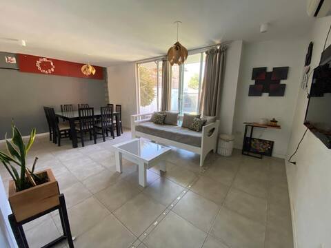 Casa Cóndor Mendoza with swimming pool and private garage