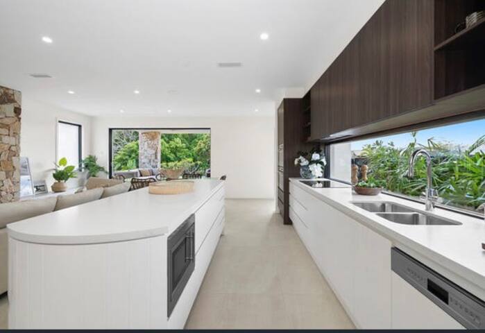 Avora gallery image 2