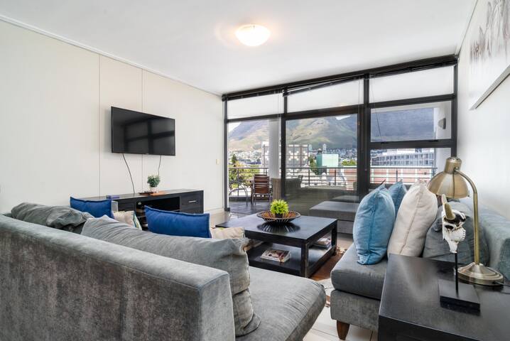 2 Bedroom – Nightlife explorer