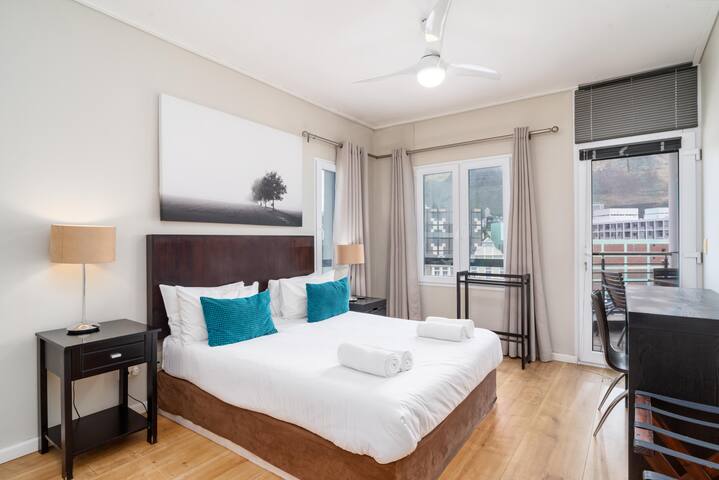 2 Bedroom – Nightlife explorer gallery image 5