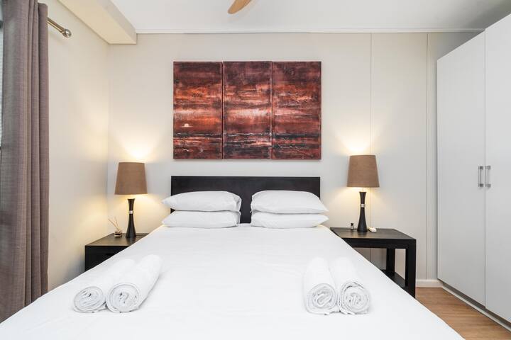 2 Bedroom – Nightlife explorer gallery image 3