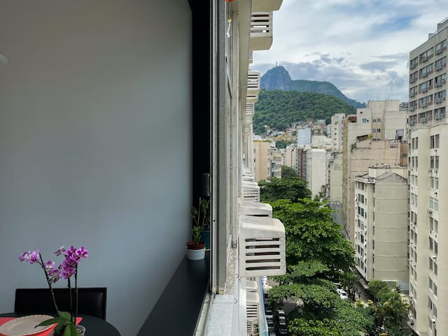 Apartamento a 600 m da praia e ao lado do Metrô