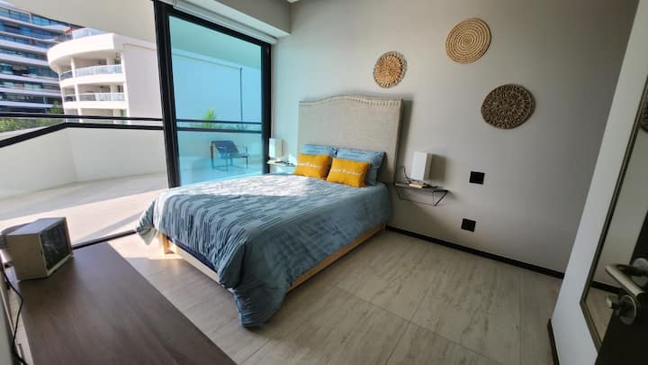 卧室2 ：一张双人床，下方还有一张双人床