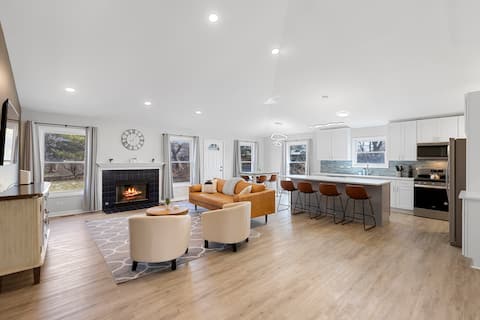 Moxie - w/ Game Room- 4 Kings, Sleeps 15