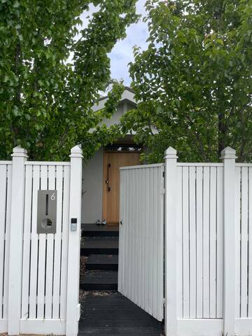 Boutique Hamptons Getaway! gallery image 3