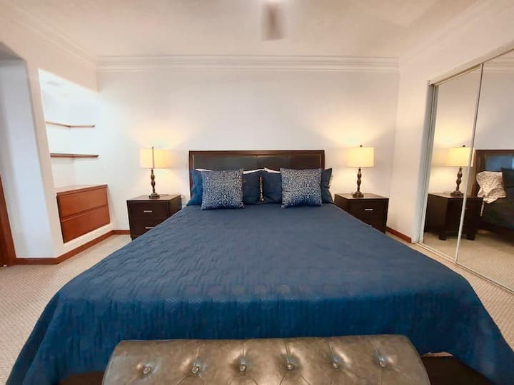 Camera da letto principale - Letto matrimoniale grande con armadio 