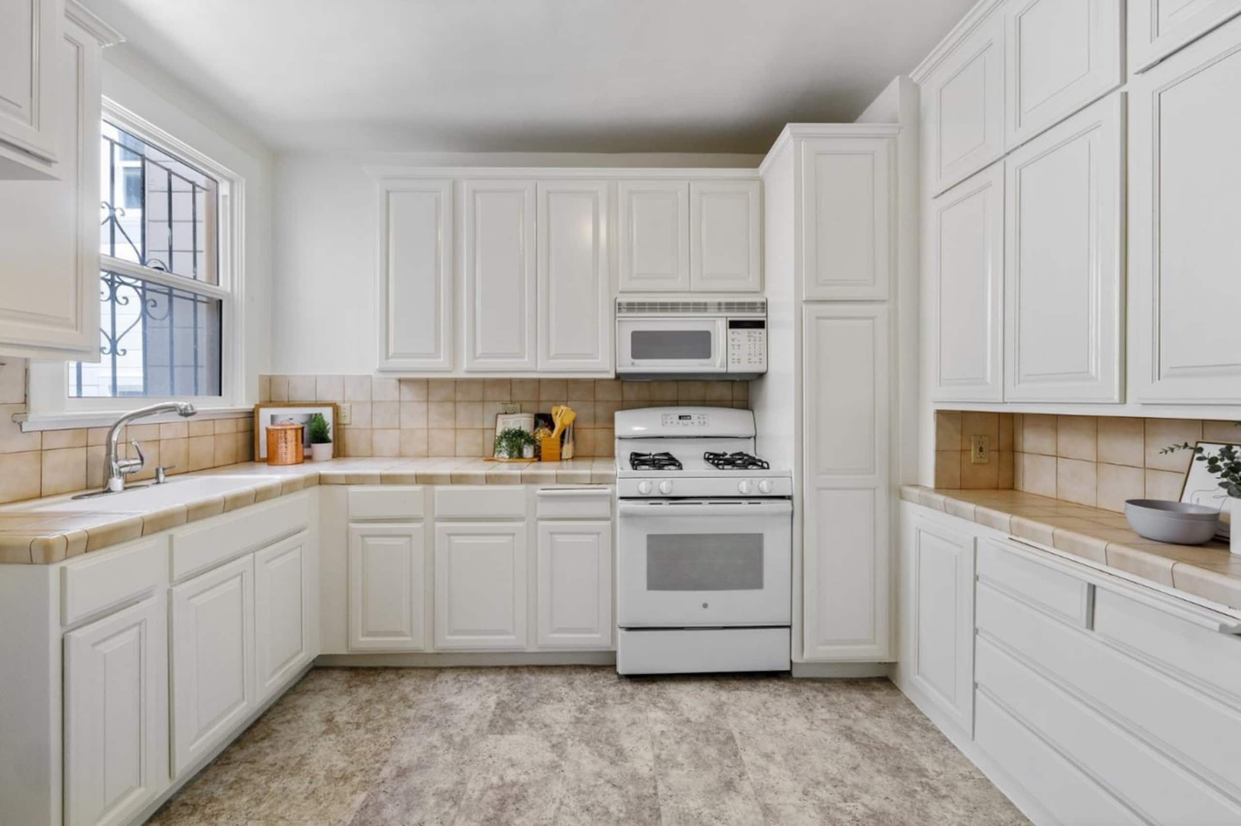 Home in San Francisco · ★4.98 · 2 bedrooms · 3 beds · 1 bath - Image 3