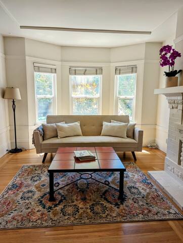 Spacious Sunny Safe 2br@Noe Valley w/ yard gallery image 2