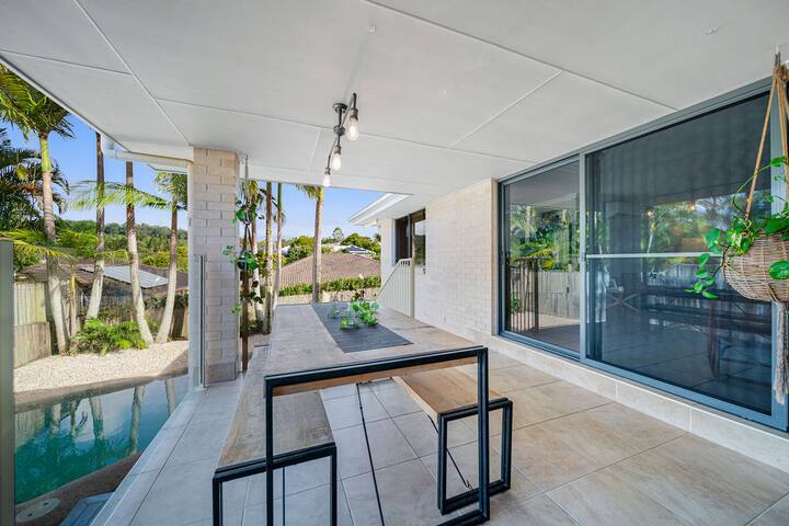 4 Bedroom Home + Pool + Bar!