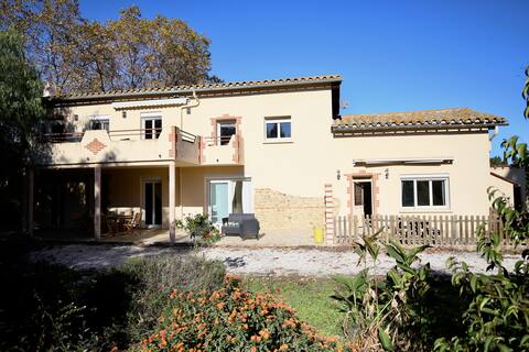 Farmhouse with pool for 14 people between sea and countryside