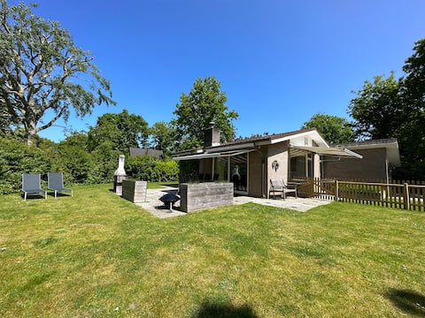 Achthoek 67, quiet location minutes from the beach