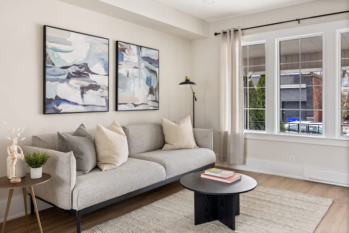 3 Bed | Prime Walkerville | Close To City Center - Windsor