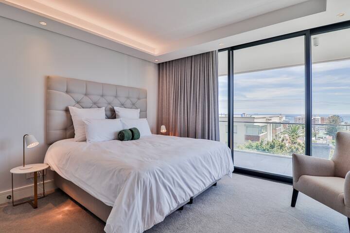 Lux 2 Bed with Balcony & Views gallery image 2