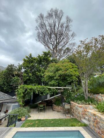 Summer in Cape Town – pool, pizza & pet-friendly gallery image 3