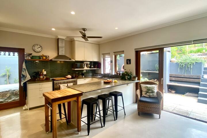 Summer in Cape Town – pool, pizza & pet-friendly gallery image 4