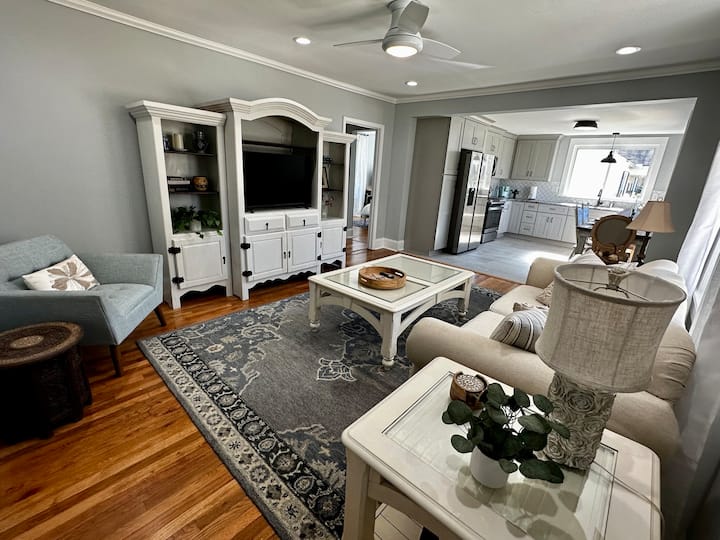 Charming 1940’s Bungalow In Downtown Newnan - Newnan, GA