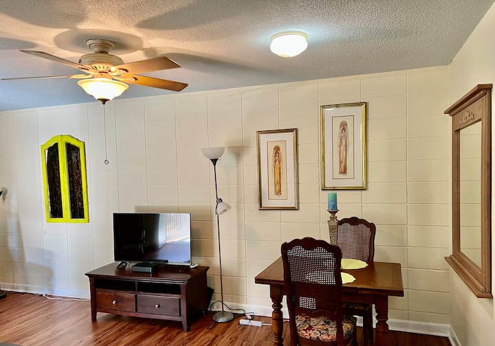 Charming 2-bedroom Apartment - Tallahassee, FL
