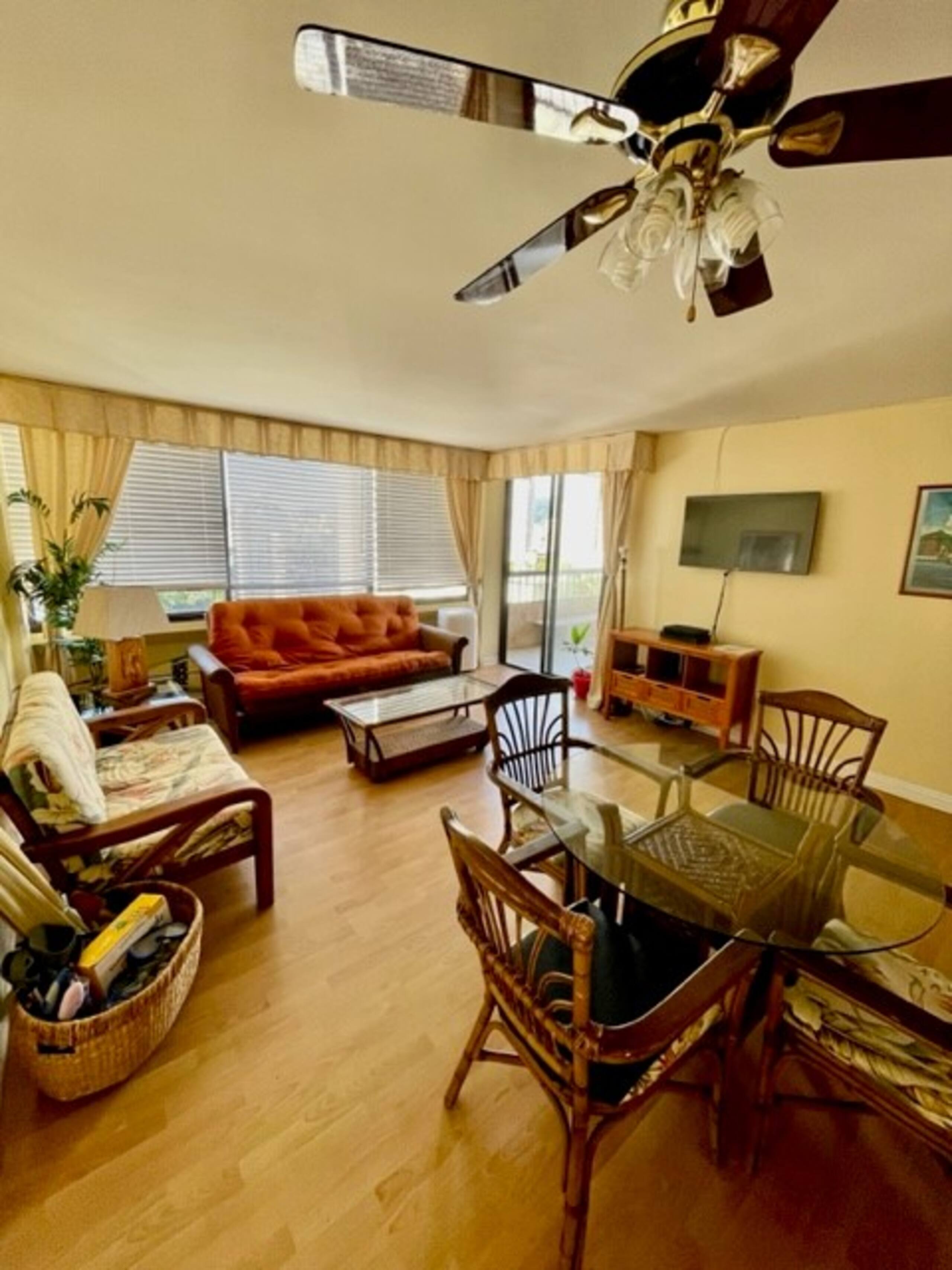 Condo in Honolulu · ★4.7 · 2 bedrooms · 2 beds · 2 private baths - Image 3