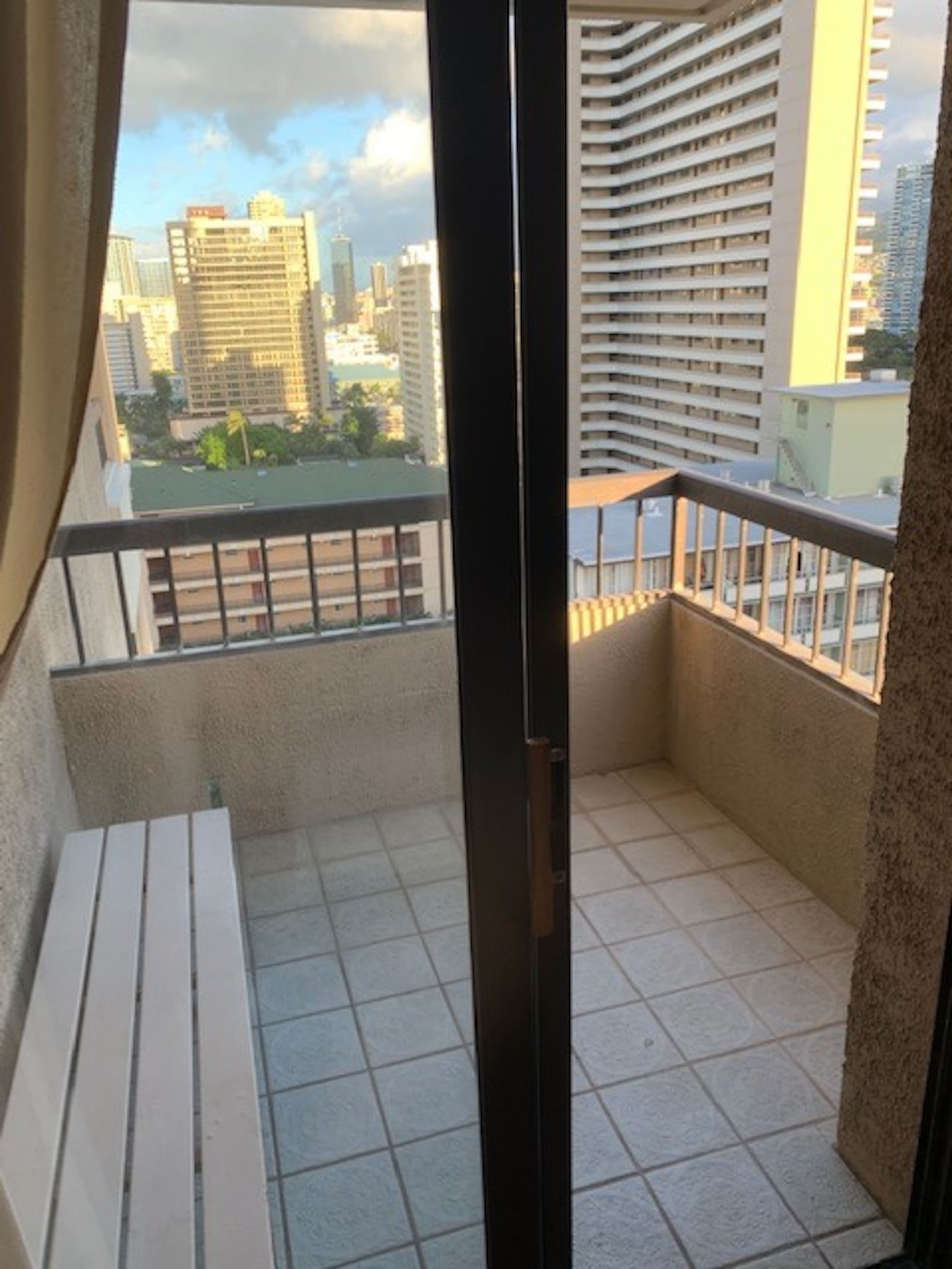 Condo in Honolulu · ★4.7 · 2 bedrooms · 2 beds · 2 private baths - Image 10