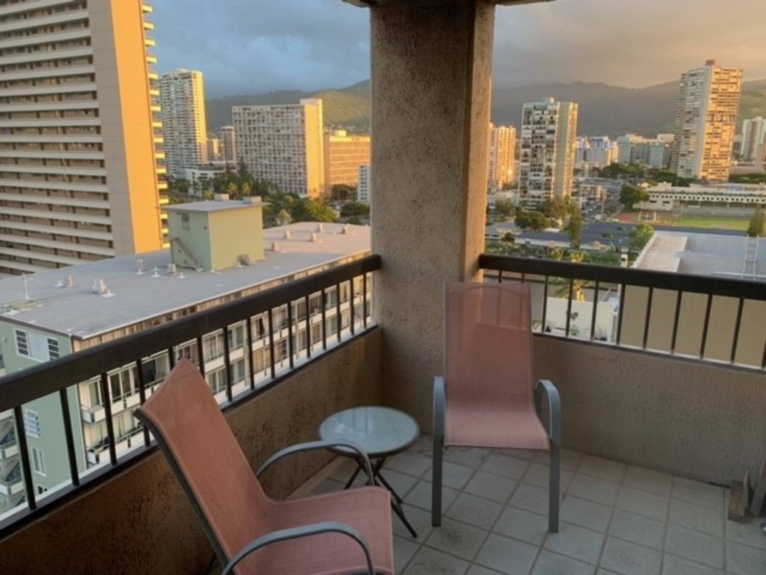 Condo in Honolulu · ★4.7 · 2 bedrooms · 2 beds · 2 private baths - Image 11