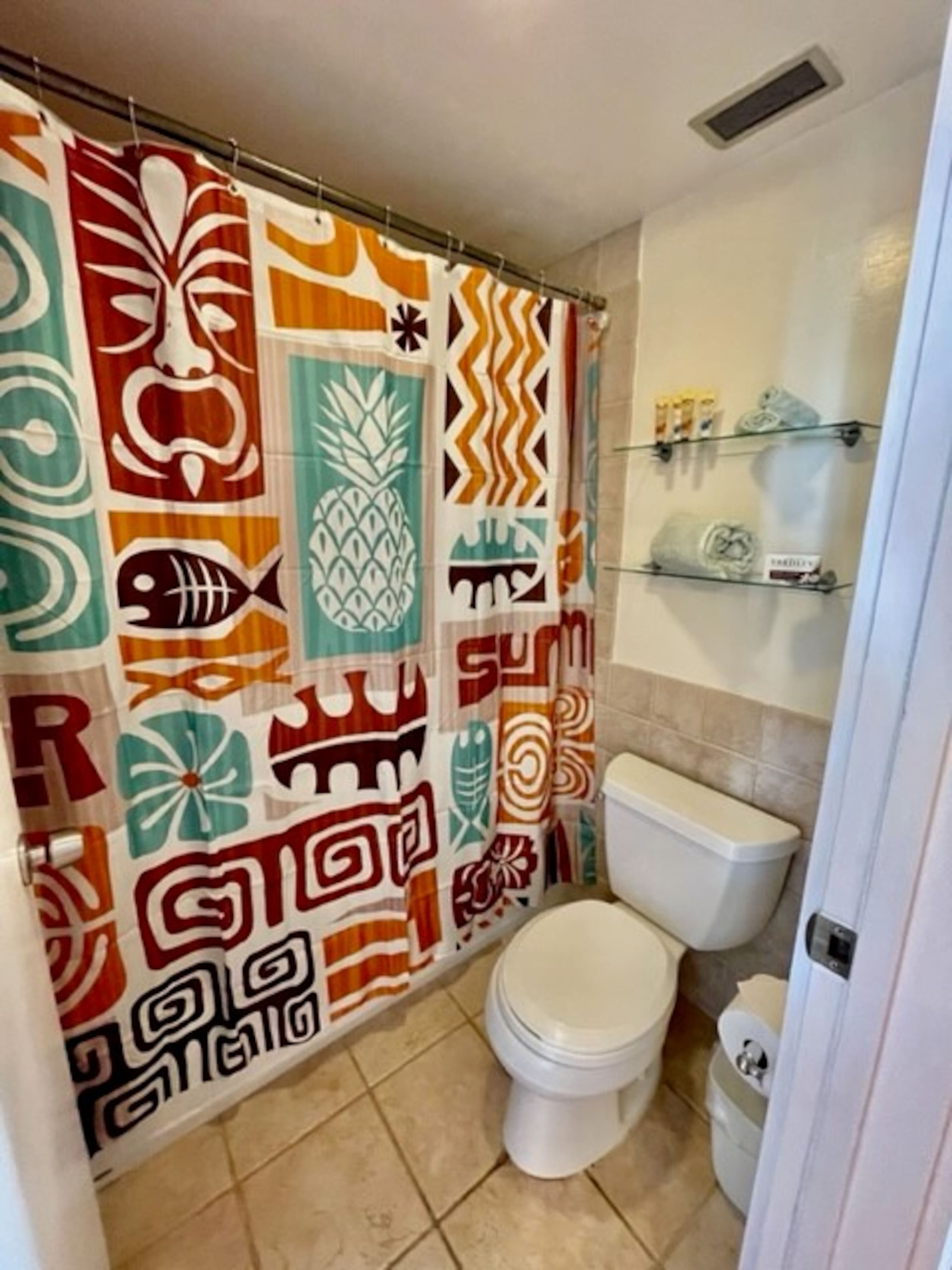 Condo in Honolulu · ★4.7 · 2 bedrooms · 2 beds · 2 private baths - Image 9