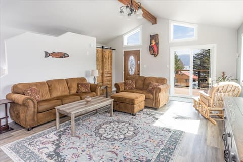 Popular Airbnb listing: A-View - Amazing Home with 360 Views in Seward