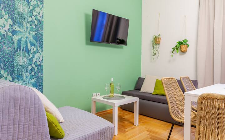 ソファとソファを備えたリビングルーム 